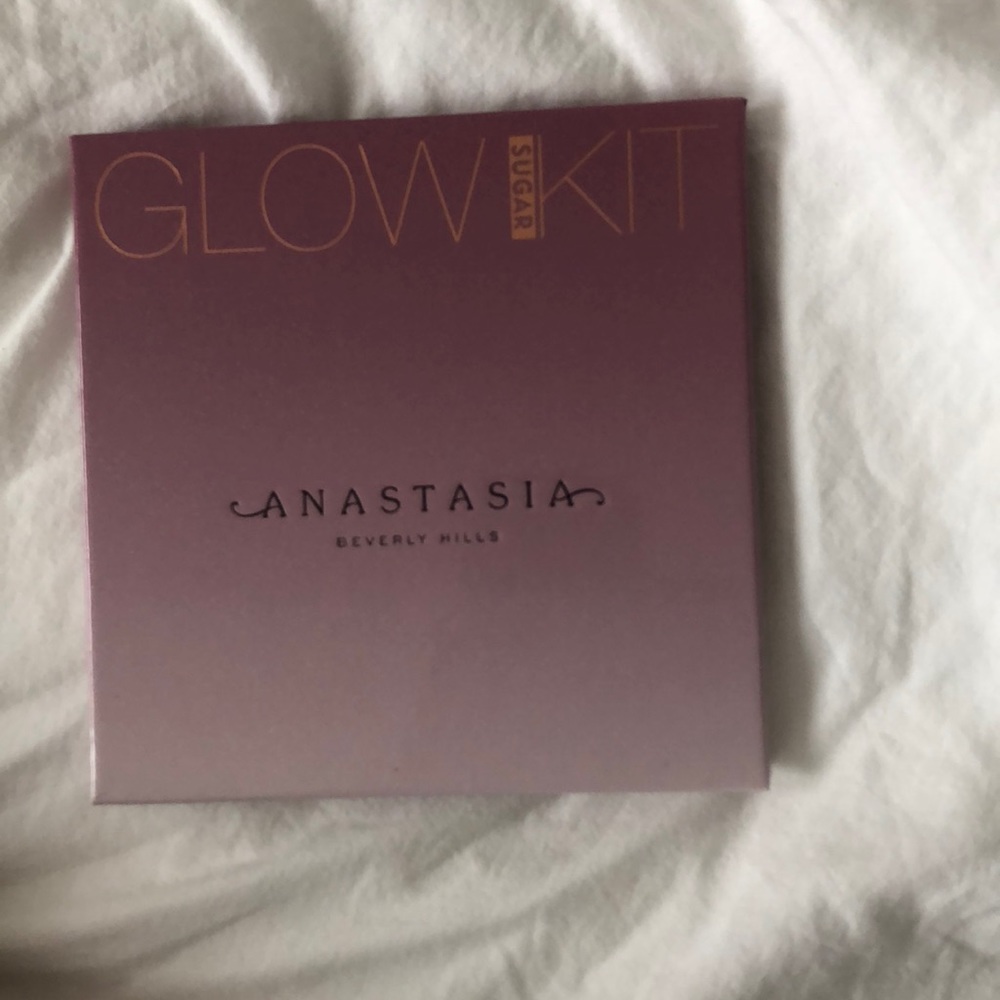 Anastasia Beverly Hills glow kit